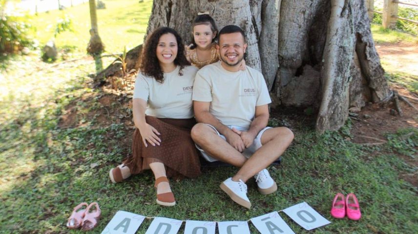 À espera dos filhos pela via adotiva, Eloah e Tiago ouviram muitas críticas, inclusive de cristãos sobre a adoção/ Arquivo Pessoal