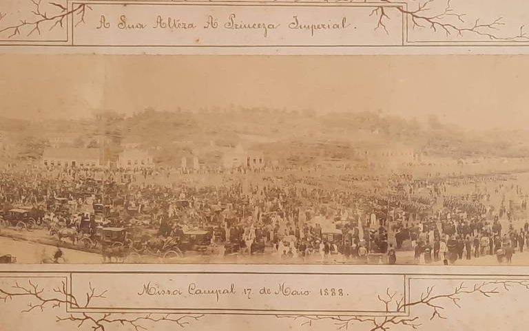 Fotografia de Antônio de Barros Araújo mostra missa campal após assinatura de Lei Áurea - Antonio de Barros Araújo / Acervo Musée Louis-Philippe