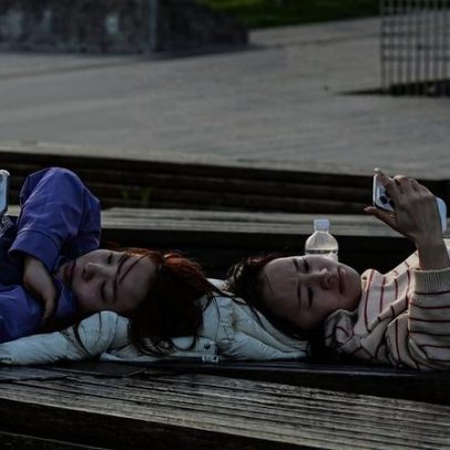 China quer cobrar empresas por danos gerados por namorados e conselheiros de IA
