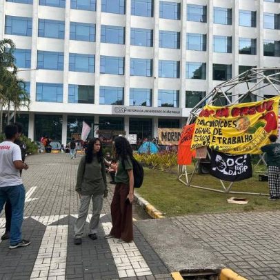 PM cerca reitoria da USP ocupada por estudantes e corta água e luz
