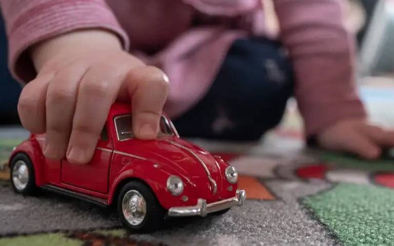 Quando o nome do pai é incluído na certidão de nascimento, a criança passa a ter acesso automático a direitos legais