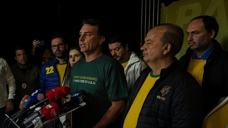 Flávio Bolsonaro em pré-campanha à Presidência da República