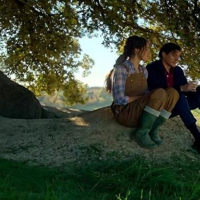 O que assistir nesta segunda: comédia romântica e Sem Censura na TV e streaming