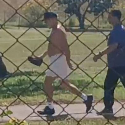 Lula caminha sem camisa e de boné 16 dias após cirurgia