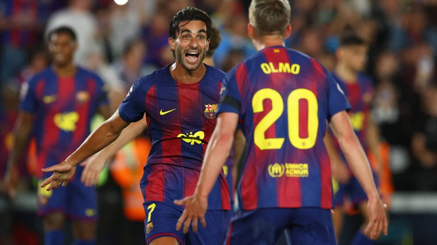 Jogadores do Barcelona comemoram vitória contra o Real Madrid no Campeonato Espanhol