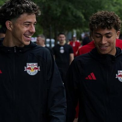 Adolescentes se tornam jogadores profissionais antes de sair de casa