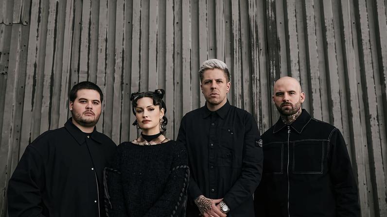 Courtney LaPlante, a cantora do Spiritbox, em show em Londres