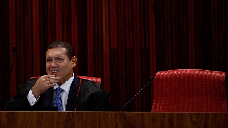 O ministro Kassio Nunes Marques em sessão no TSE