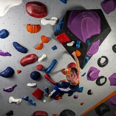 Escalada ganha adeptos no Brasil e exercita força e mobilidade corporal