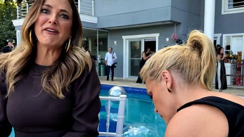 Ana Hickmann ajuda Ticiane Pinheiro após vestido rasgar em festa