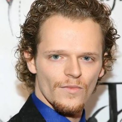 Ator de How I Met Your Mother é considerado culpado de esfaquear ex-namorada