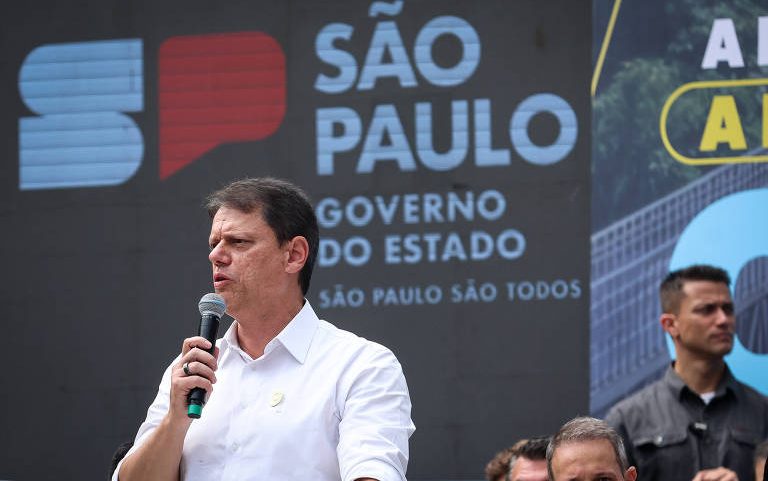 O governador Tarcísio de Freitas disse que a PM agiu dentro da legalidade ao retirar estudantes da reitoria da USP
