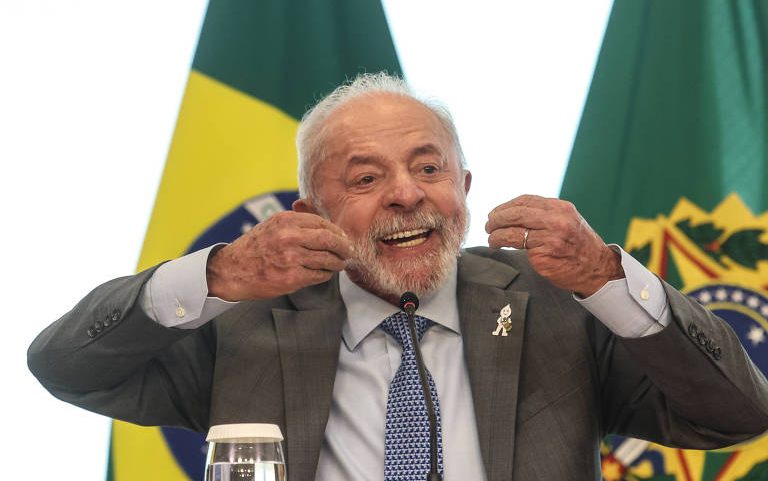 O presidente Lula da Silva (PT) revogou a taxação das blusinhas