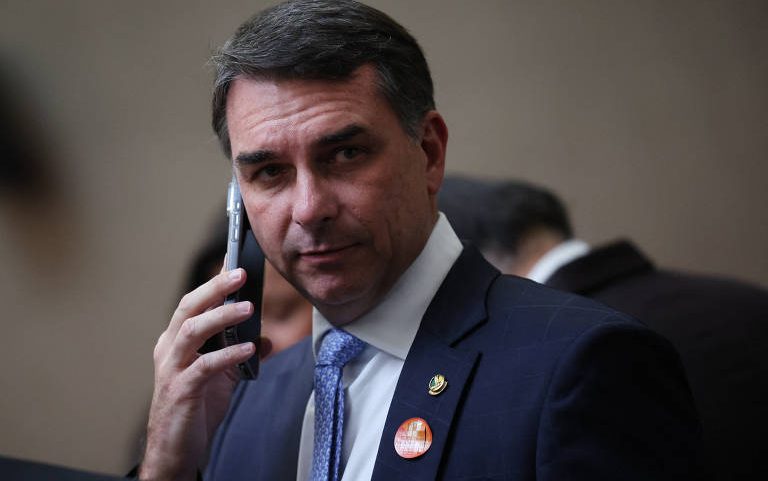Senador Flávio Bolsonaro na cerimônia de posse de Kassio Nunes Marques na presidência do TSE (Tribunal Superior Eleitoral)