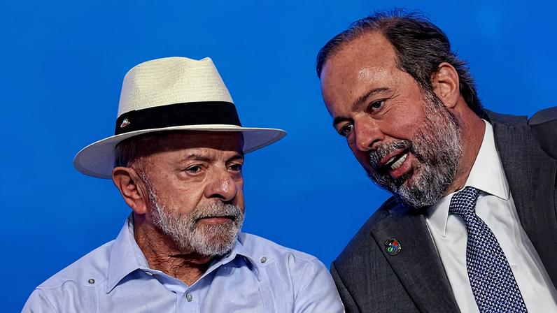 Lula e o ministro de Minas e Energia, Alexandre Silveira