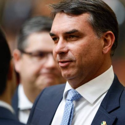 Flávio Bolsonaro cobra isenção do STF na eleição e busca Fachin