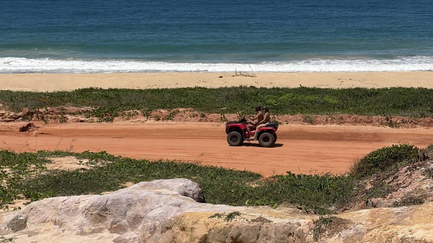 Quadriciclo no entorno da praia do Gunga, em Alagoas - Teté Ribeiro / Acervo pessoal