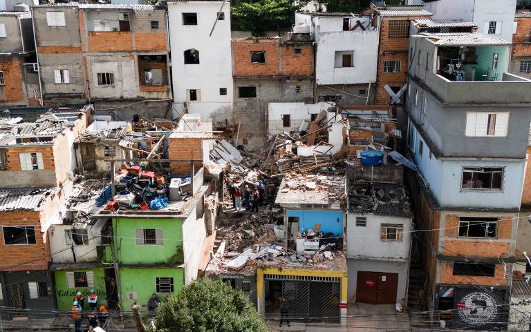 Casas destruidas no local da explosão no bairro do Jaguaré, na zona oeste de SP