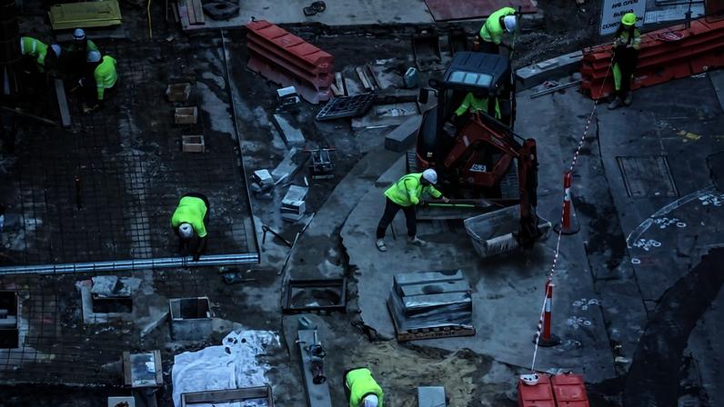 Operários trabalham na construção de prédio em Sydney, na Austrália