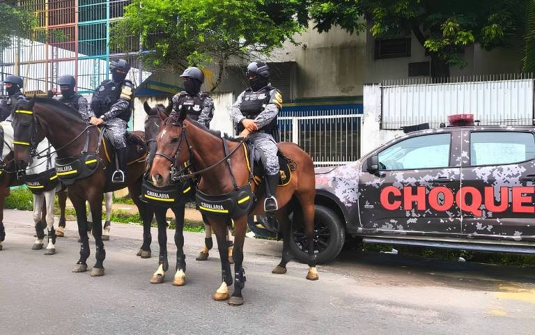 Policiais participaram da operação de transferência de 71 presos do antigo Núcleo Prisional da PM para a nova unidade prisional militar, em Manaus, após a fuga de 23 detentos em fevereiro