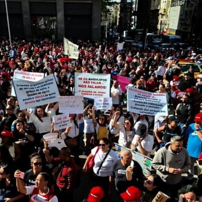 Professores da rede municipal de SP protestam por reajuste; ruas interditadas