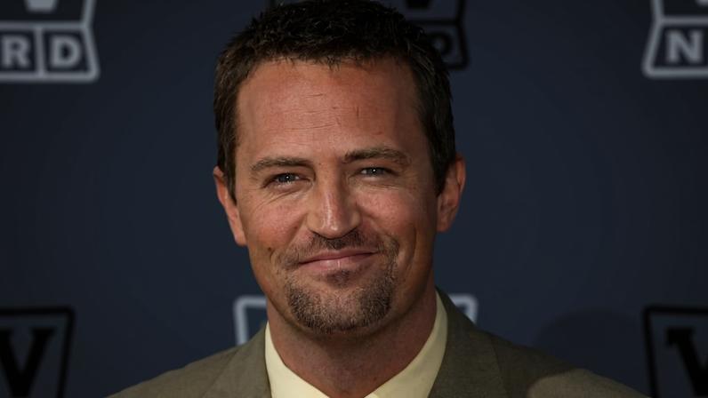 O ator Matthew Perry comparece à premiação TV Land de 2003 no teatro Palladium em Hollywood