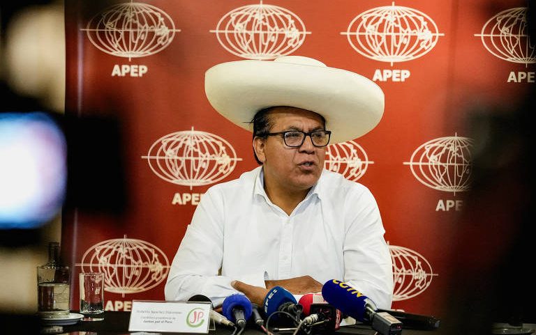 Roberto Sánchez, candidato da eleição presidencial no Peru, durante entrevista coletiva em Lima