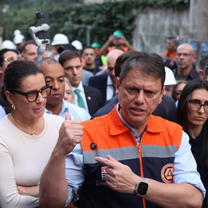 Tarcísio visita Jaguaré após explosão e promete mão pesada do Estado