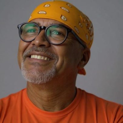 Famoso em Santos como Velhinho da Bandana ganha reconhecimento local