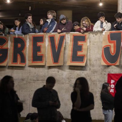 USP cria comissão de mediação para retomar diálogo com estudantes em greve