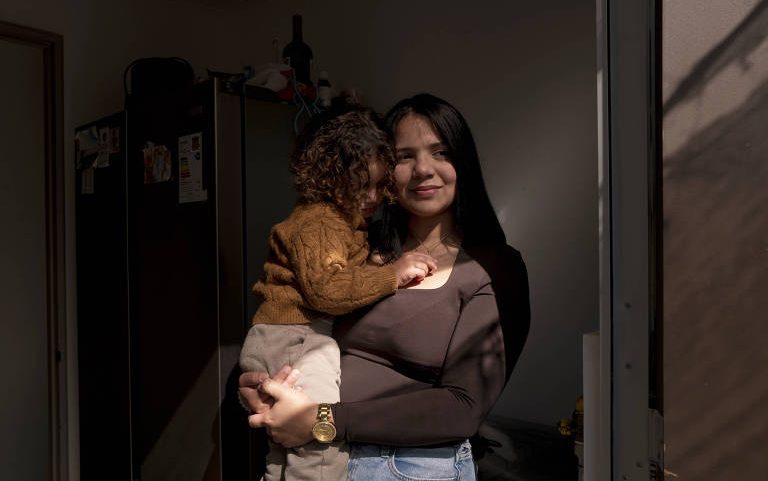 A venezuelana Yanitze Gutiérrez em um restaurante venezuelano em Montevidéu, Uruguai