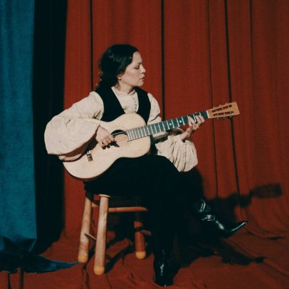 Natalia Lafourcade, estrela mexicana, planeja turnê no Brasil