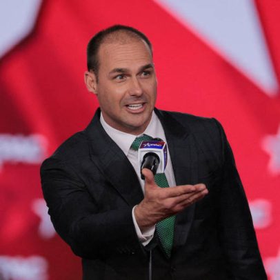 Eduardo e Carlos Bolsonaro atacam Zema após crítica mineira a Flávio por Vorcaro
