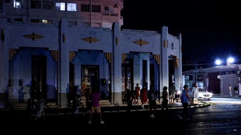 Protestos emergem na capital Havana com a escassez de combustível provocando apagões na ilha