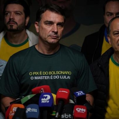Flávio Bolsonaro revisa versões sobre ligação com Daniel Vorcaro