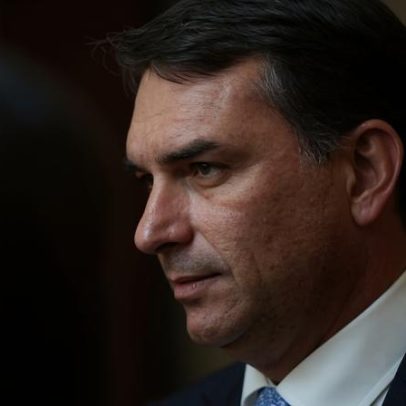 Caso Vorcaro fura a bolha e pressiona Flávio Bolsonaro