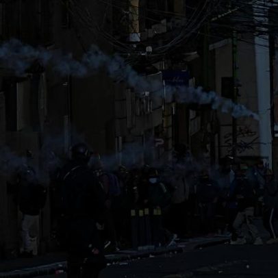 Mineradores na Bolívia entram em confronto com a polícia durante protesto