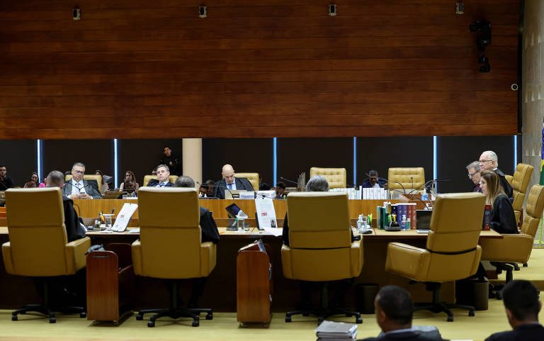 Ministros durante sessão plenária do Supremo Tribunal Federal, em Brasília