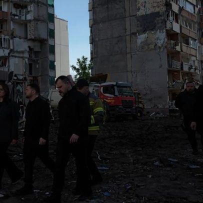 Bombardeio russo em Kiev derruba prédio e mata 24 pessoas