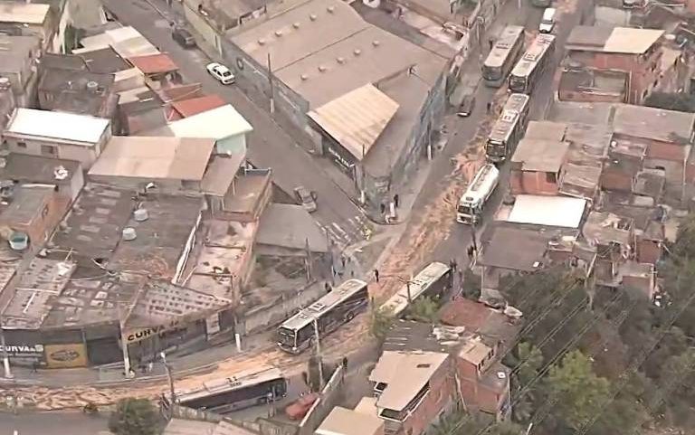 Ônibus derrama óleo e interdita av. Deputado Cantídio Sampaio por três horas