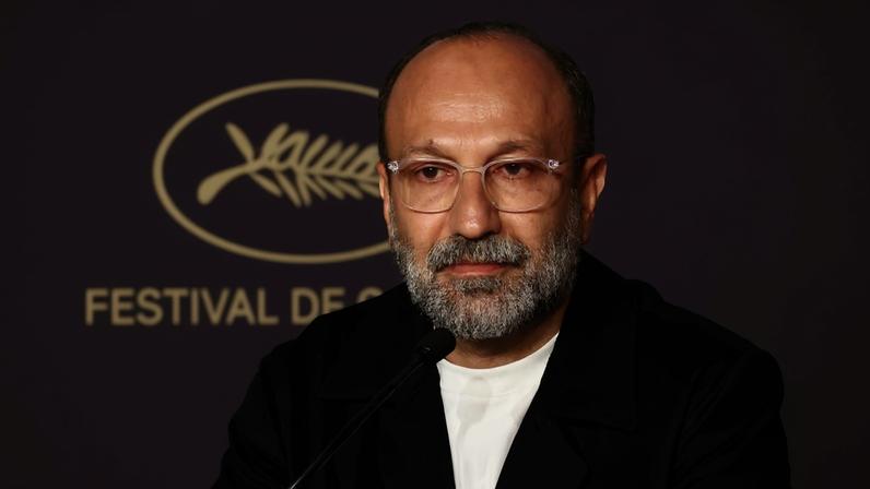O cineasta iraniano Asghar Farhadi no Festival de Cannes, onde exibe 'Parallel Tales'
