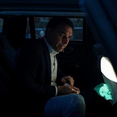 Flávio Bolsonaro visita a casa de Vorcaro