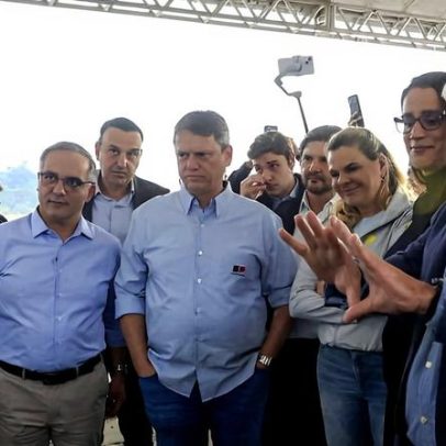 Bolsonaristas veem Tarcísio distante e pressionam por apoio maior a Flávio