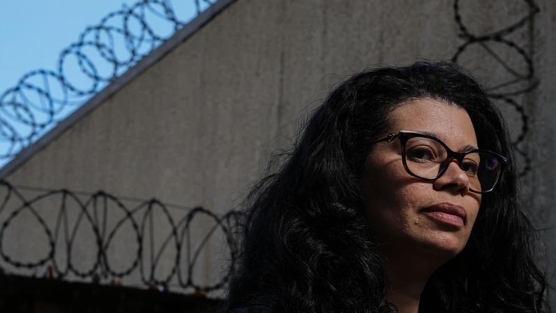 A escritora Ana Paula Maia, que conseguiu amplo destaque com a indicação ao prêmio Booker Internacional