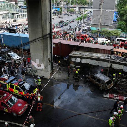 Colisão entre trem de carga e ônibus na Tailândia deixa oito mortos e 35 feridos