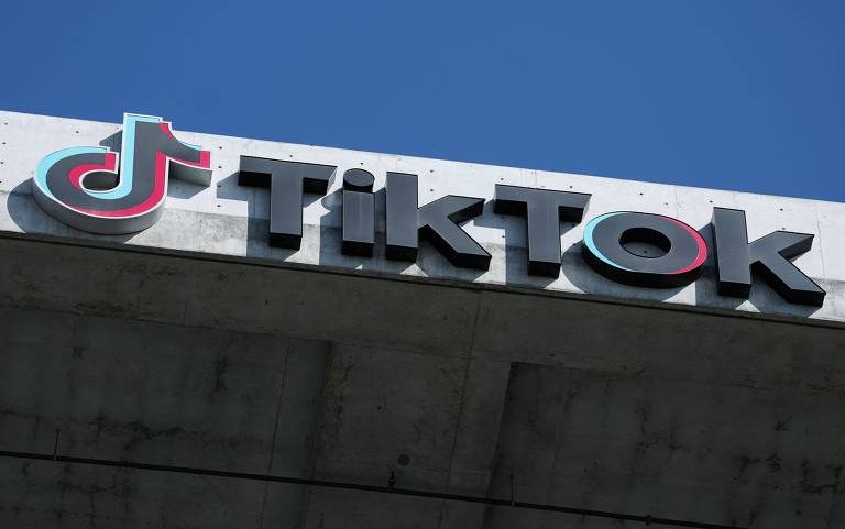 Logotipo do TikTok em prédio na Califórnia, rede social da ByteDance