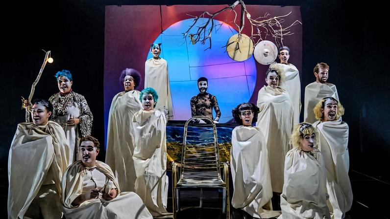 Cena de 'Saudade', do grupo Os Geraldos, em cartaz no Sesc Santana