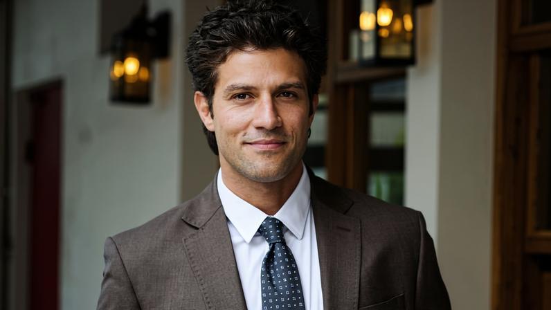 Chay Suede como Pedro em 'Quem Ama Cuida'