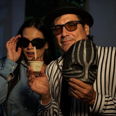 MST inaugura sorveteria em SP com presença de Mister M e Suplicy
