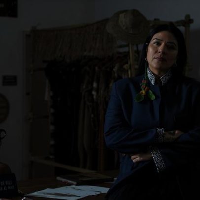 Estilista indígena lança marca própria e chega à passarela de Paris